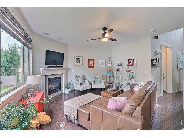 Property Photo 6 with Gas Fireplace
