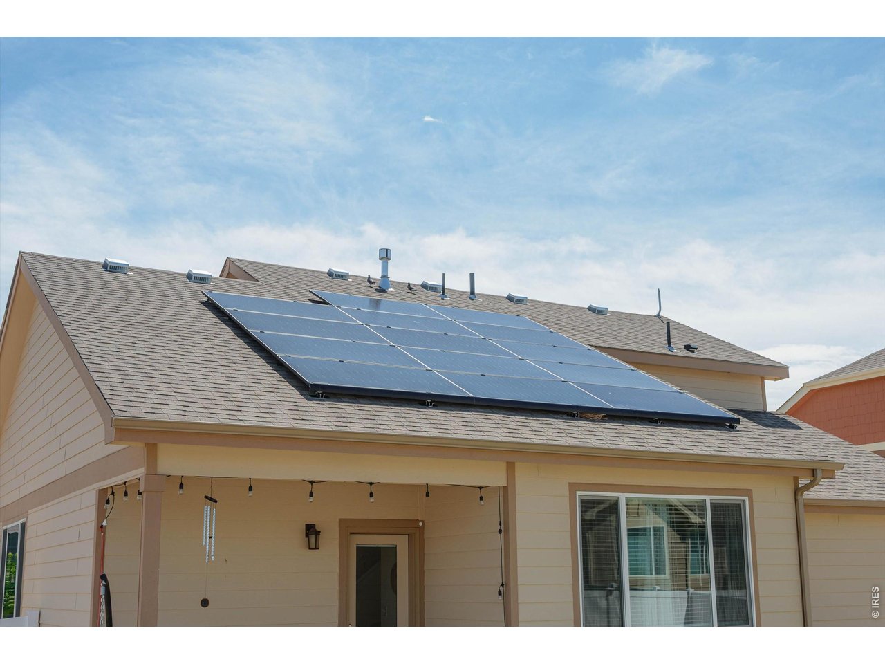 Home has Solar Panels- LOW ELECTRIC BILLS! HUGE COST SAVINGS-NO SOLAR PANEL PAYMENT!