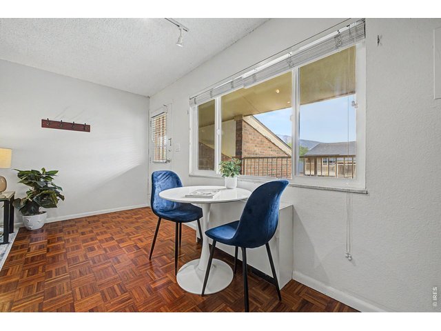 Property Photo 9 Eat In Kitchen 