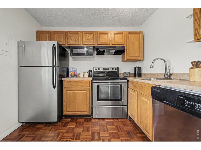 Property Photo 8 Kitchen