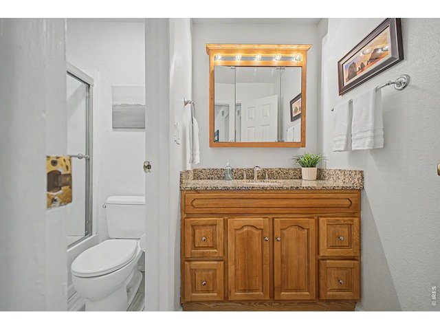 Property Photo 16 Full Bathroom 