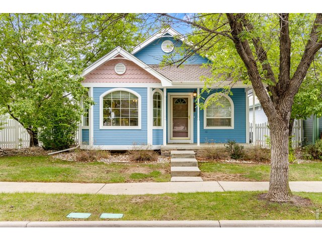 Property Photo 1 Cute Cottage in Harvest Gold!