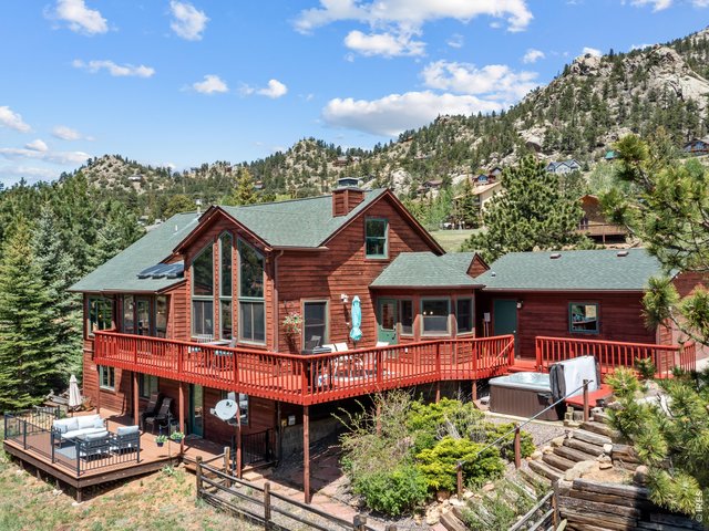 Property Photo 1 Welcome to your Majestic Mountain Retreat