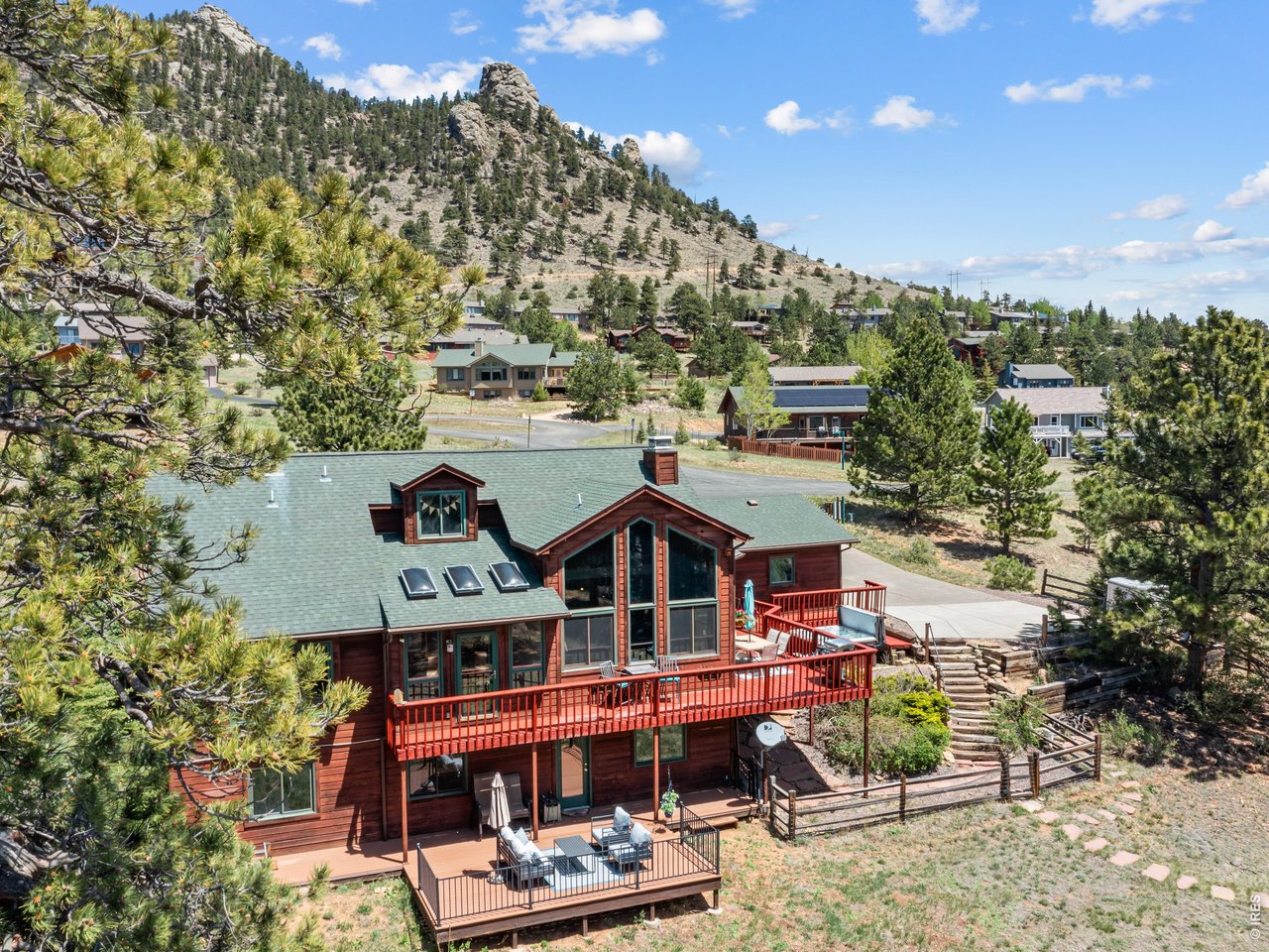 Just minutes to RMNP or Downtown Estes 