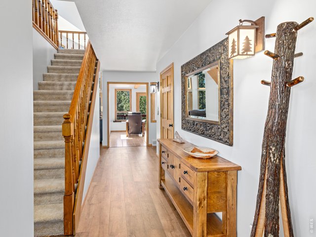 Property Photo 14 Entry hallway 
