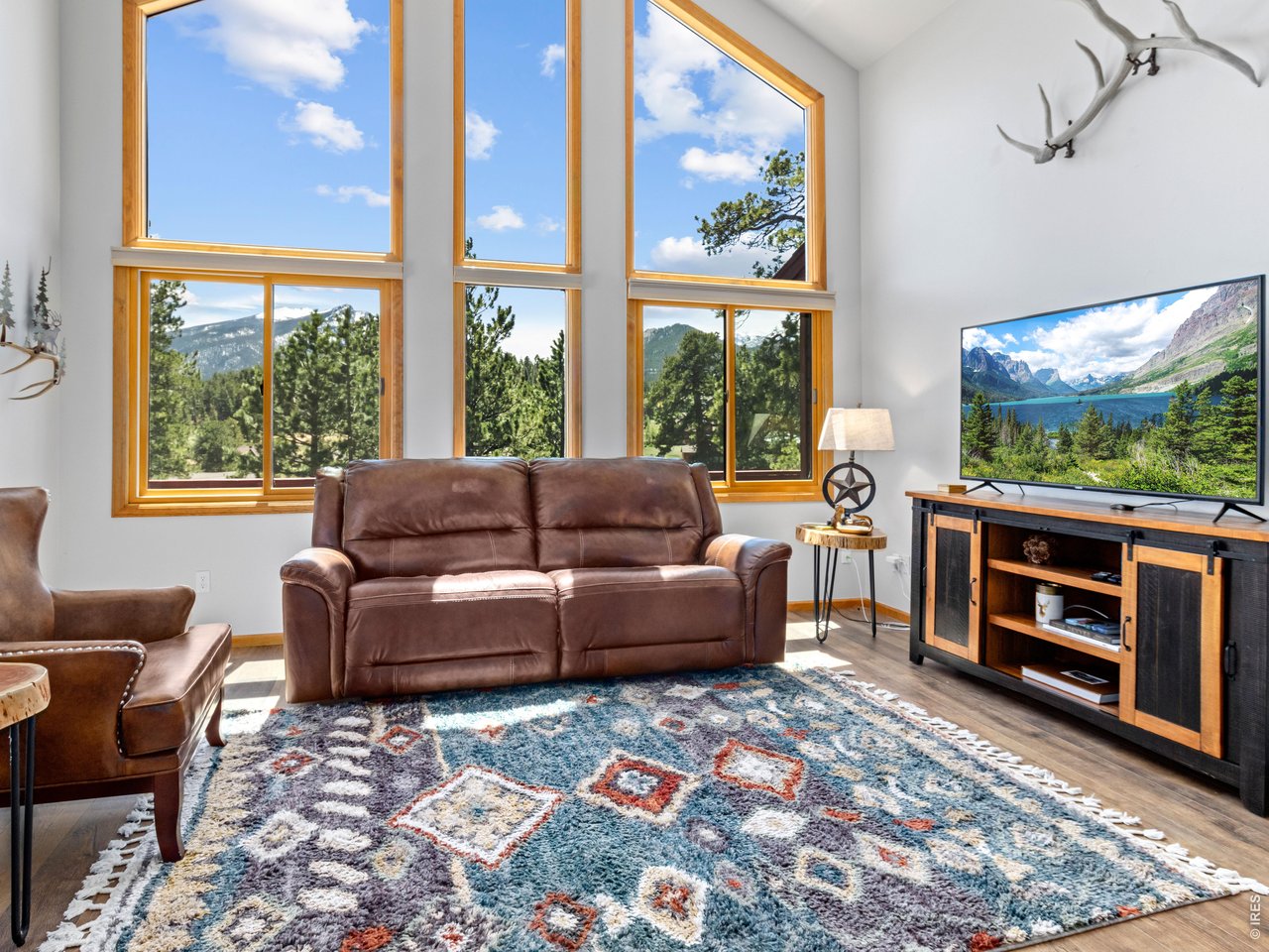Massive windows with natural light,