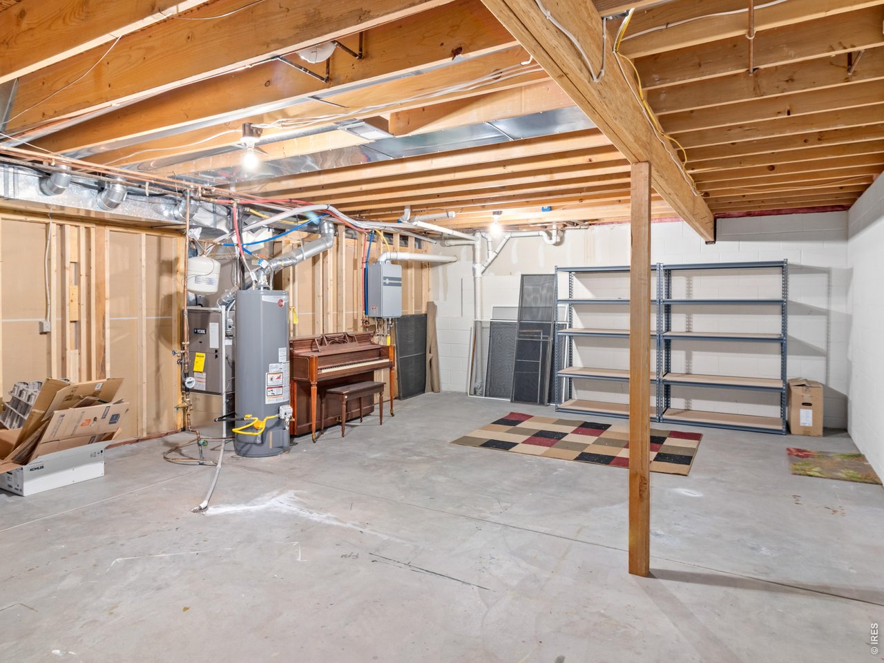 huge storage room Can be locked off 
