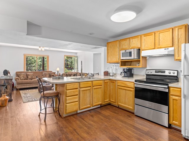 Property Photo 39 Lower walk out complete separate unit, full kitchen,