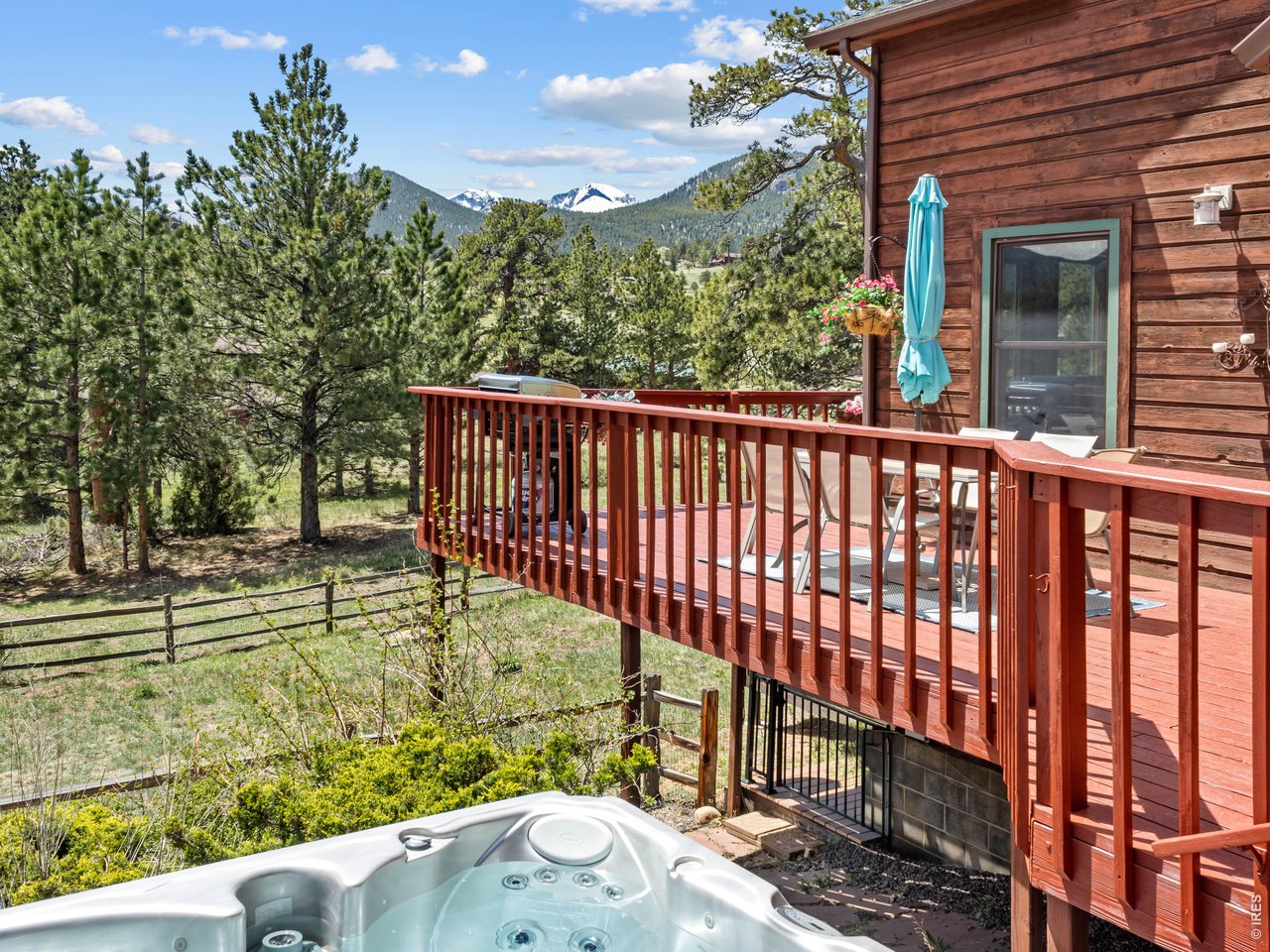 roomy 4-person hot tub, You can just feel all your stress melt away,