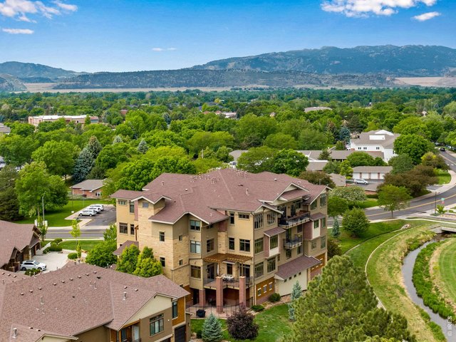 Property Photo 4 Where the Rockies meet refined living. Crafted by Brinkman & Everitt, exceptional 2011 Arrowhead residence carrying the quiet confidence of a home that was expertly crafted with an eduring vision. Spacious RANCH style with 2 Primary Suites + an office! 