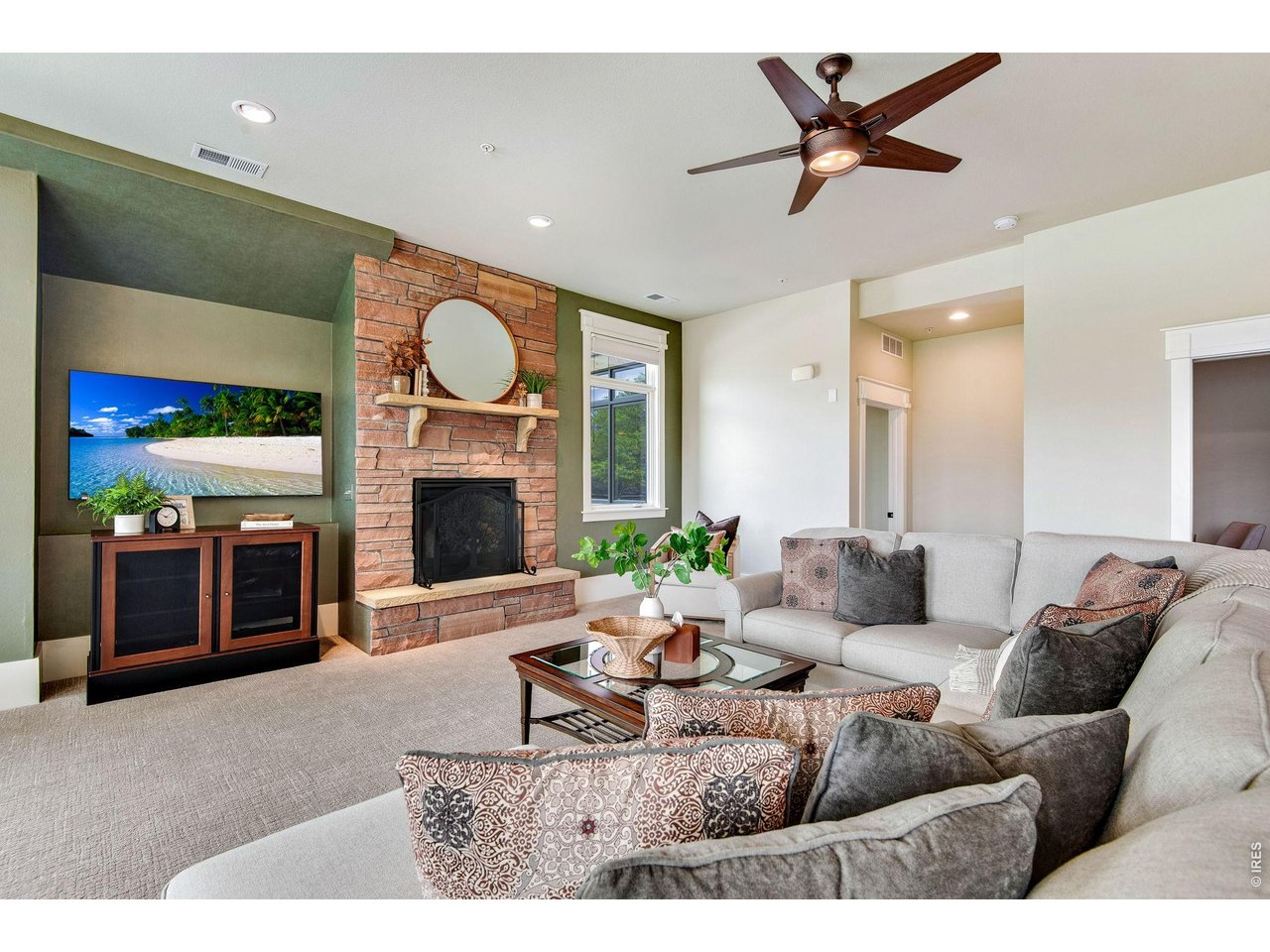 Comfort and Convenience are the hallmarks here, cozy Flagstone Gas fireplace! 