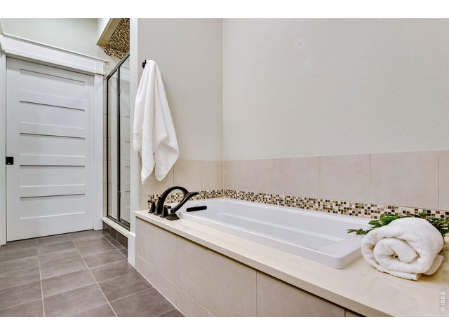 Property Photo 47 Soaking tub and solid core doors! 