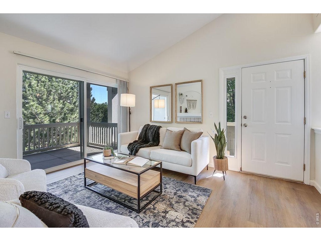 Bright and inviting living space!