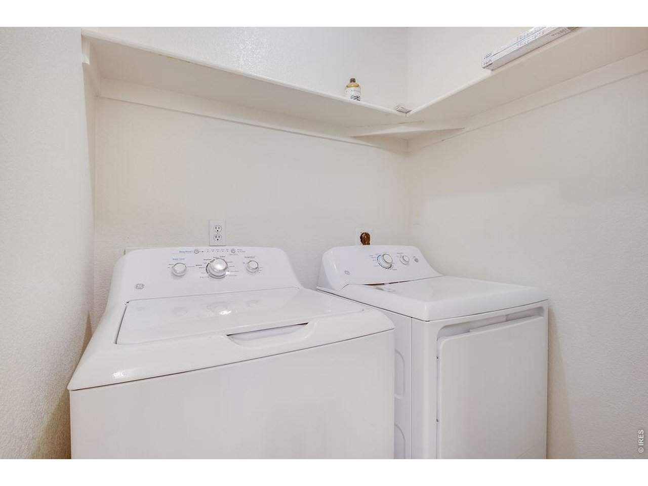Laundry with washer/dryer included