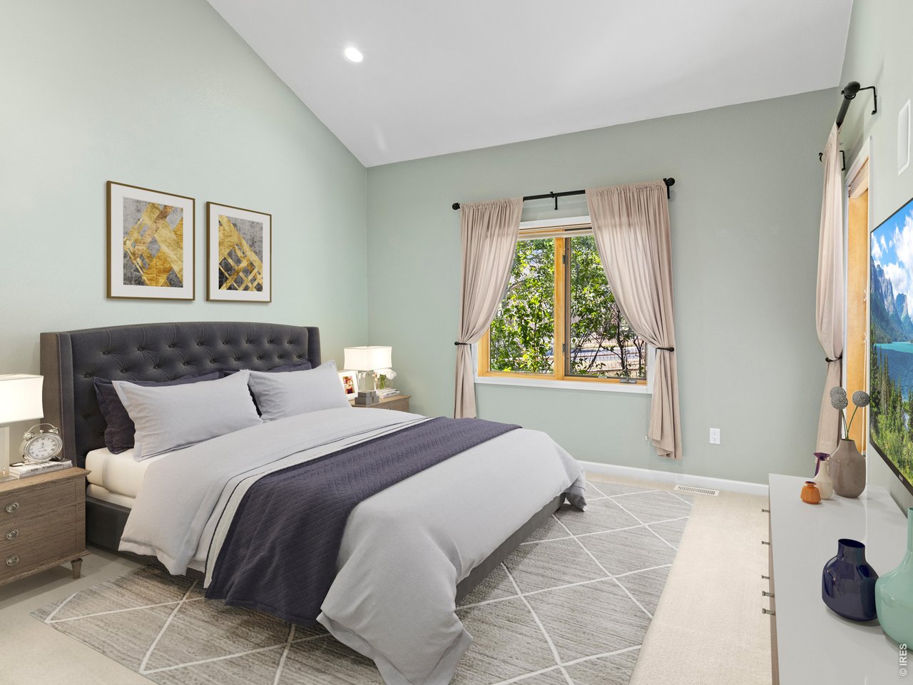 Primary suite, vaulted ceiling