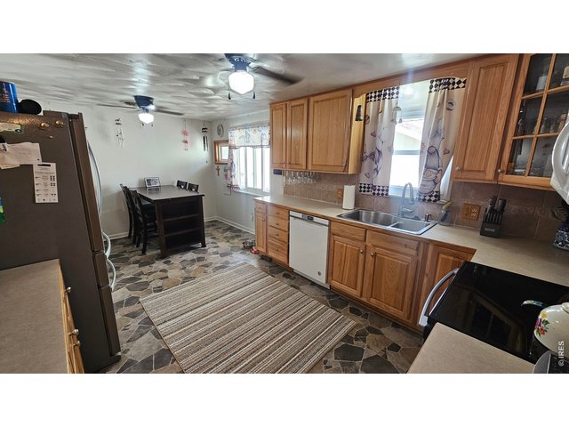 Property Photo 7 Kitchen 3