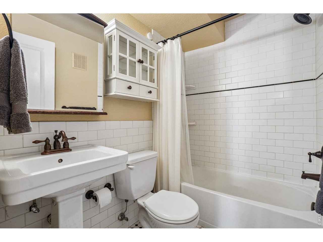 Full Bath with White Subway Tile Finish
