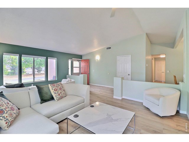 Property Photo 6 Light, Bright and Beautiful
