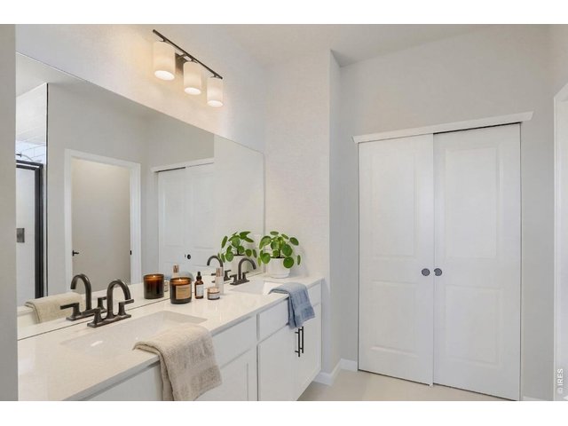 Property Photo 17 En-suite 3/4 bathroom