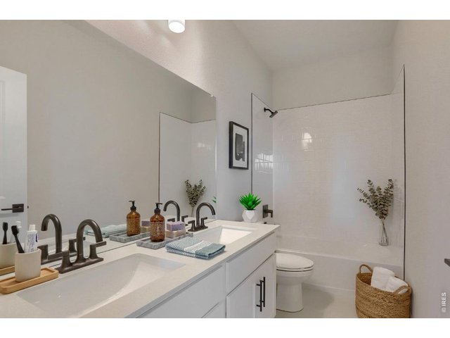 Property Photo 28 Shared upstairs bathroom