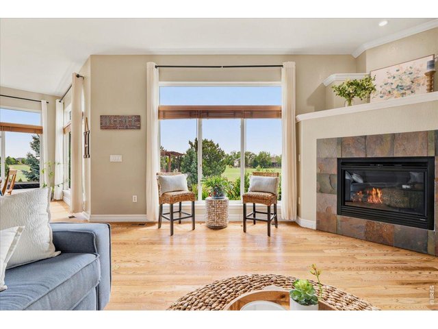 Property Photo 11 Tons of natural light