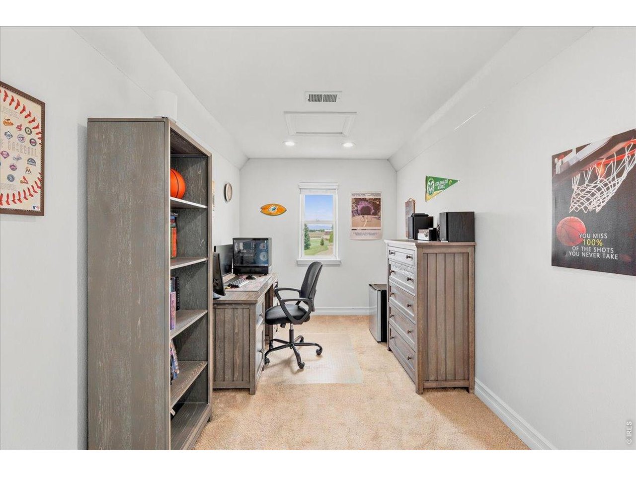 Private study/den off of third bedroom