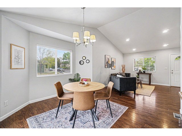Property Photo 4 Comfortable, open and filled with natural light 