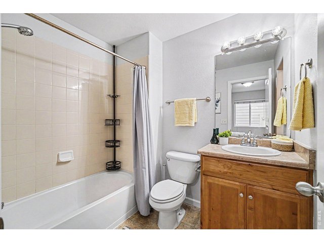 Property Photo 14 Full primary en suite 