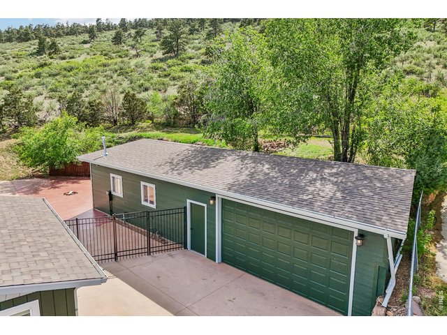 Property Photo 34 Oversized garage/workshop