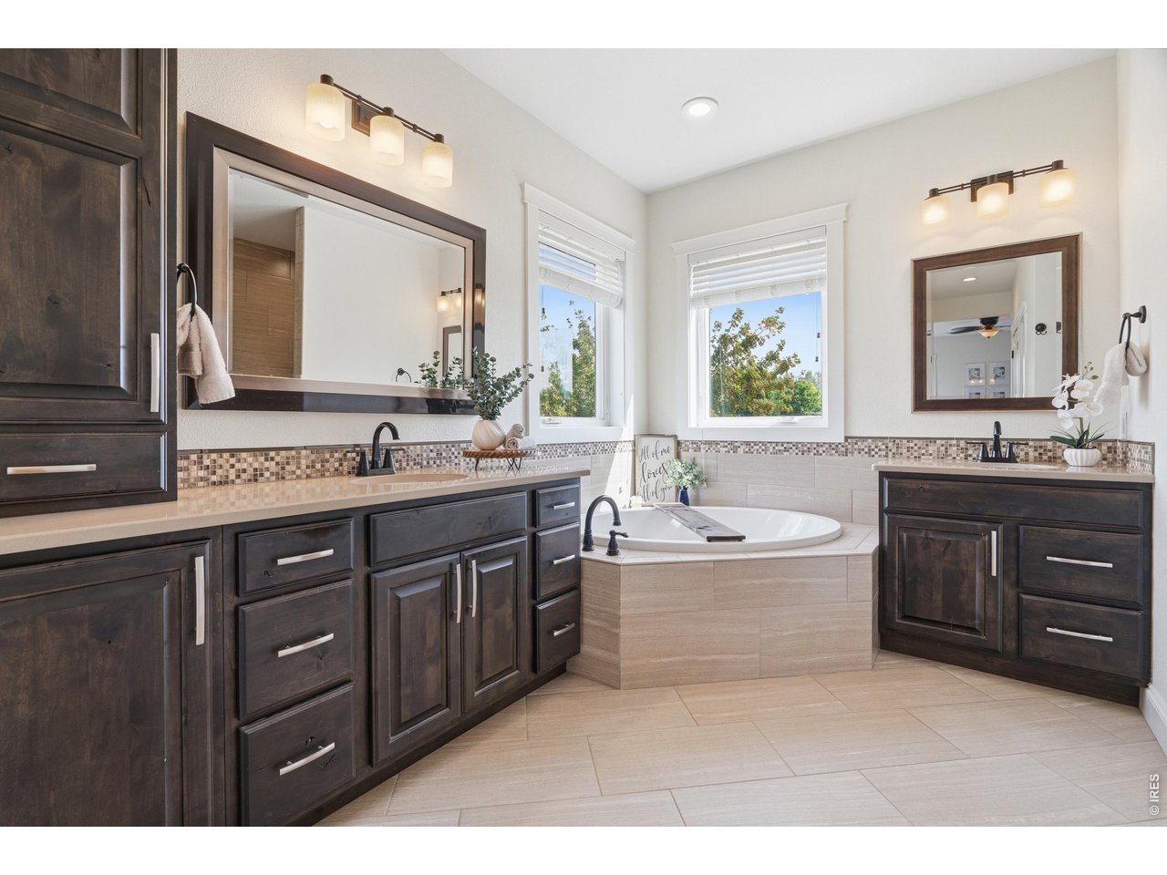 5-piece luxury bath with soaking tub and dual vanities