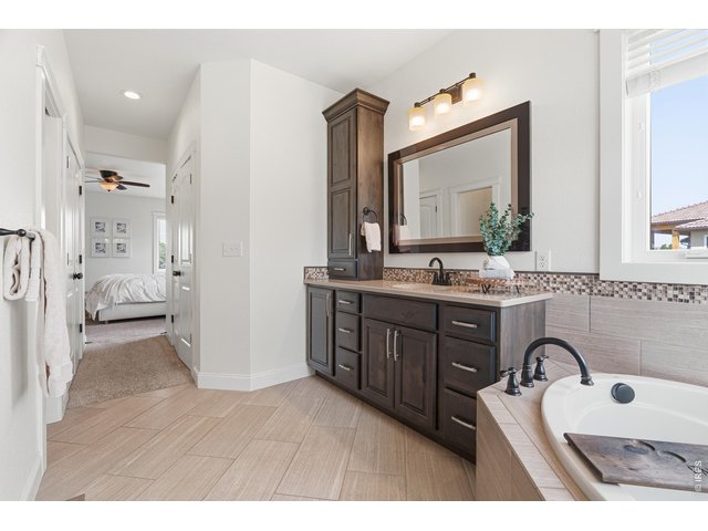 Property Photo 28 Tile floors