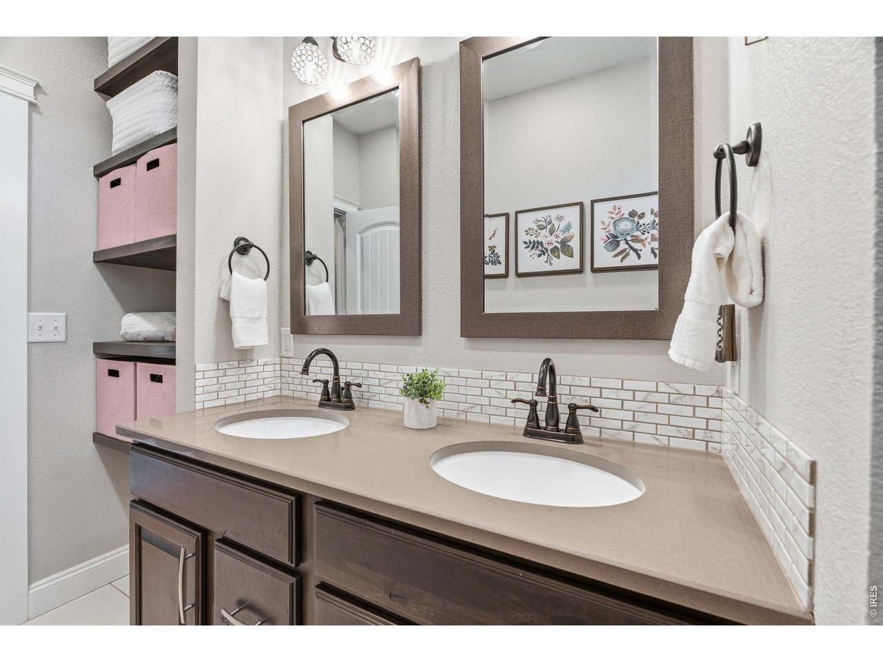 Double vanity with quartz countertop