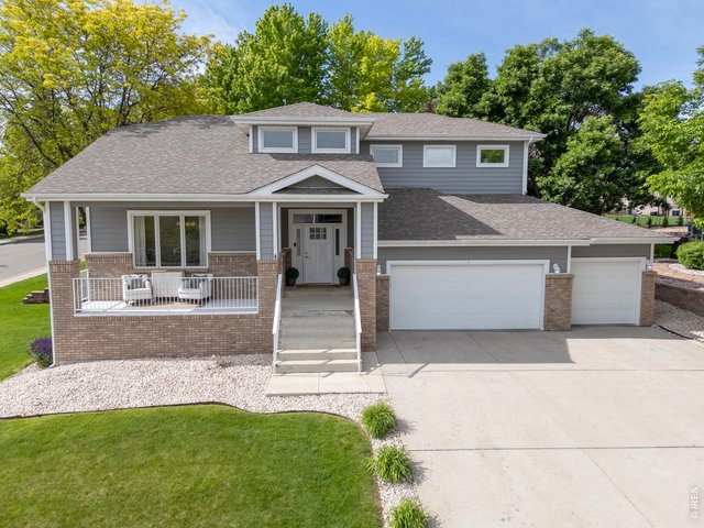 Property Photo 4 Large Driveway With Oversized 3 Car Garage