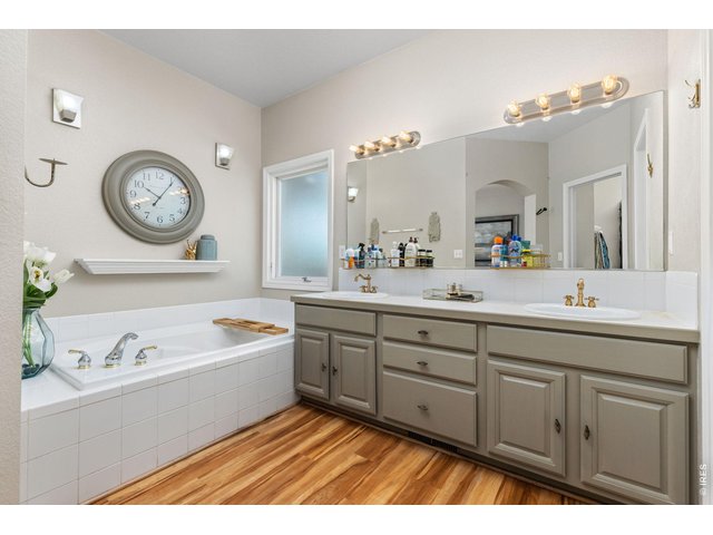 Property Photo 24 5 Pc Primary Bath with Soaker Tub (See 3D Tour for Shower Room)