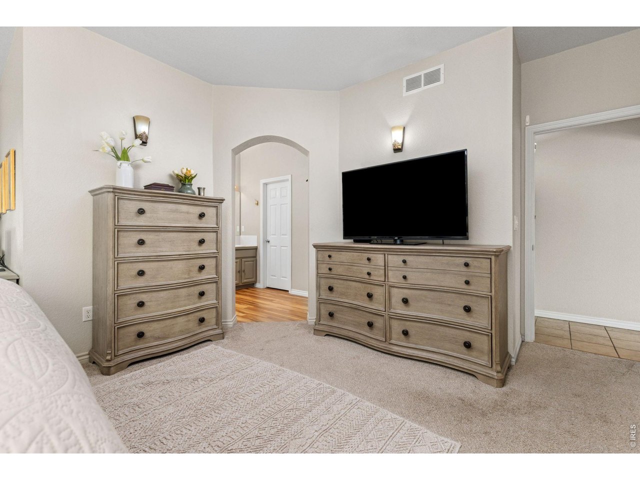 Features High Ceilings and Arched Doorway to En-Suite 5 Pc Primary Bath