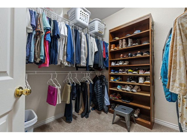 Property Photo 25 Large Walk-In Closet