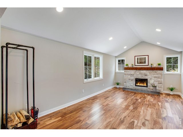 Property Photo 9 Loaded with natural light 