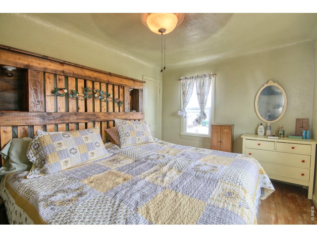 Property Photo 17 Primary Bedroom