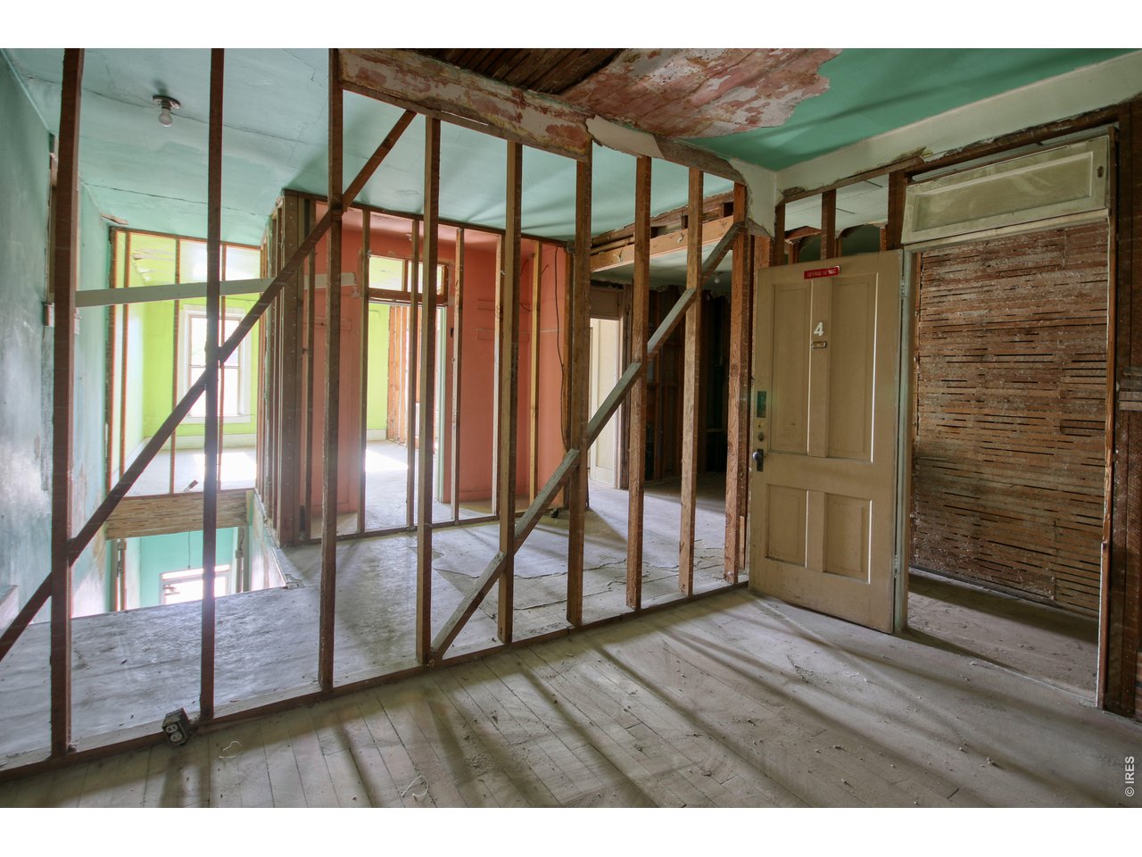 Property Photo 9 5000 SqFt Upper Level