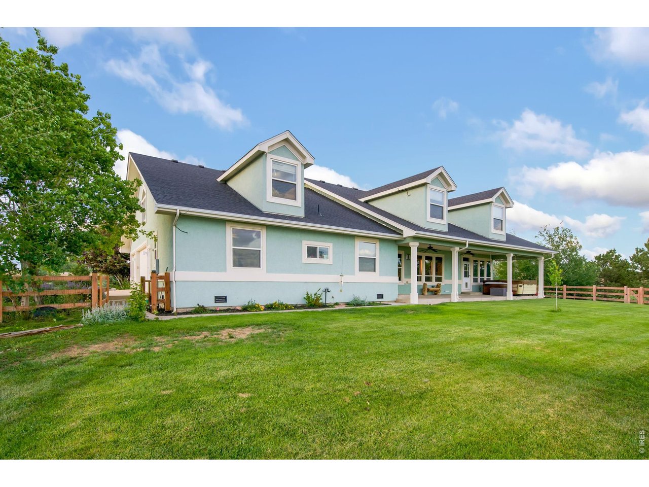 Large fenced back yard.