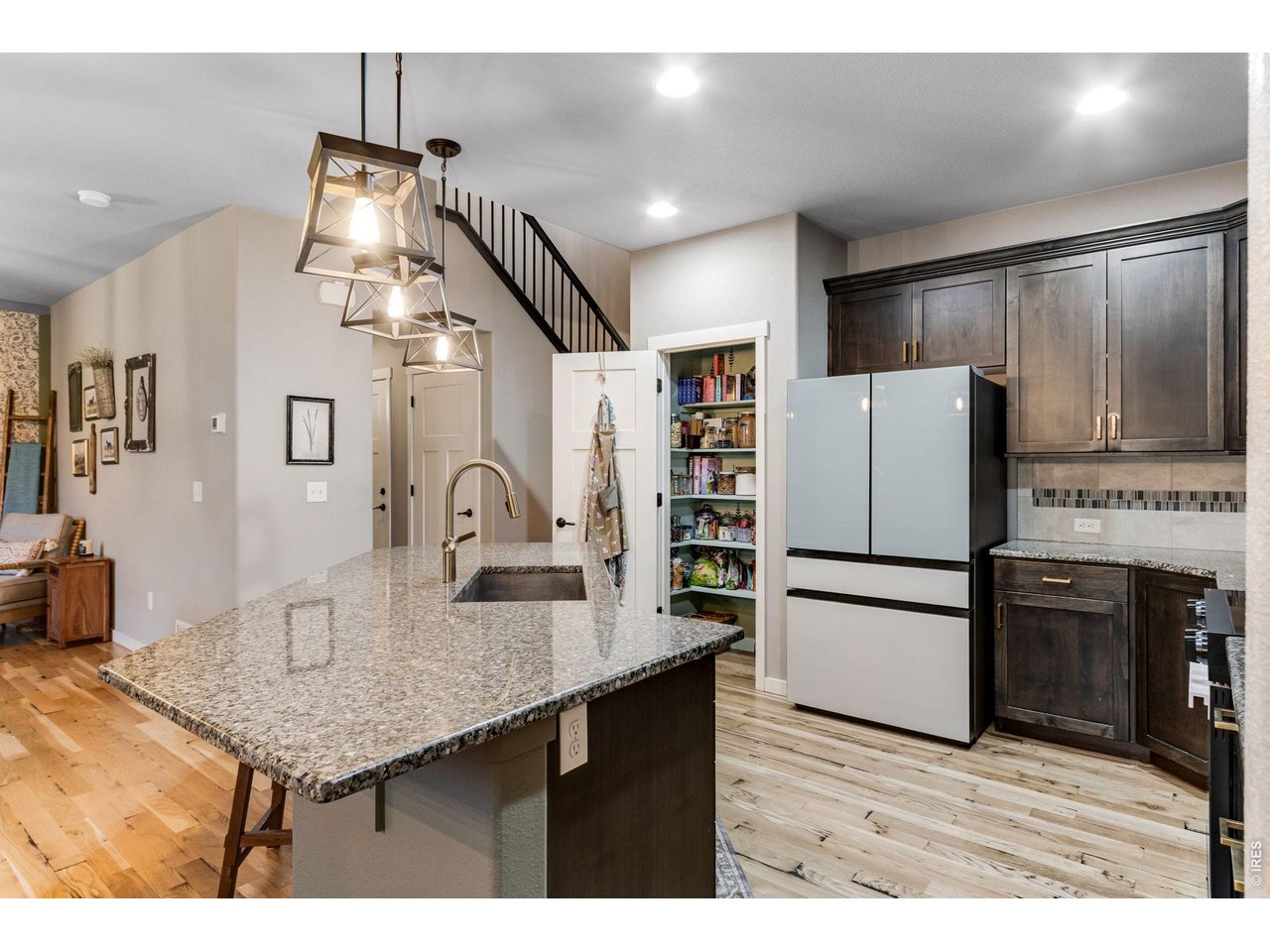 Center island with breakfast bar
