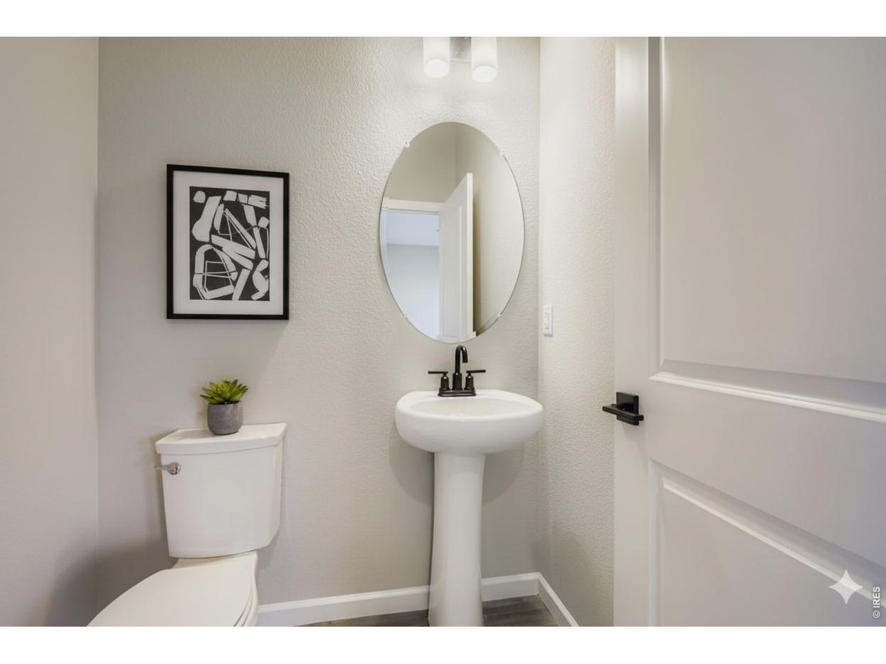 Upper level bathroom