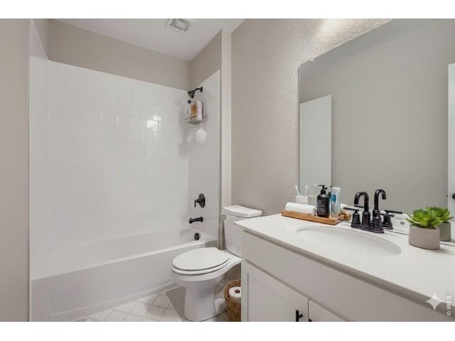 Property Photo 17 Shared bathroom