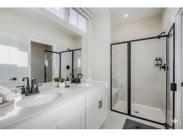 Property Photo 13 Primary bathroom