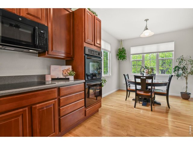 Property Photo 6 Kitchen and Breakfast Nook