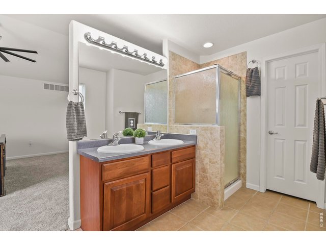 Property Photo 24 Primary bath