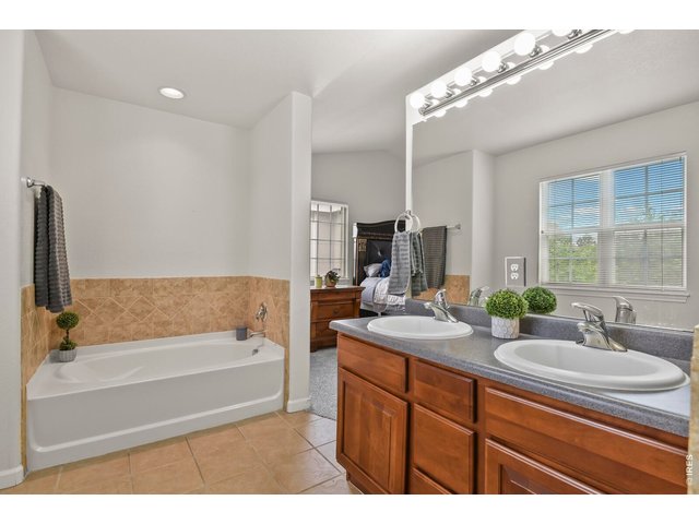 Property Photo 25 Primary bath