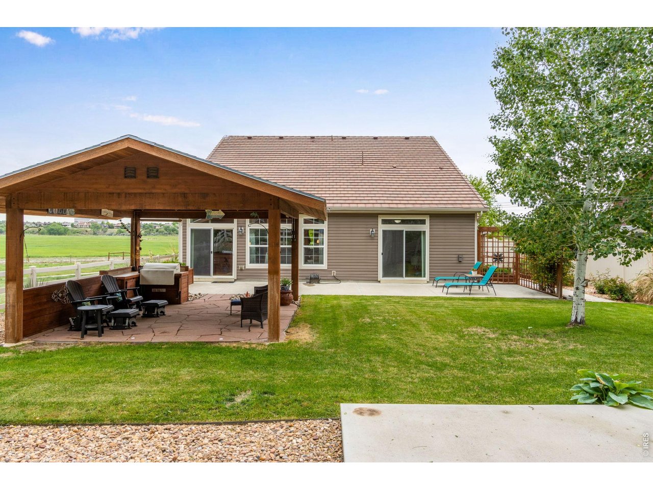 Large Covered Flagstone Patio