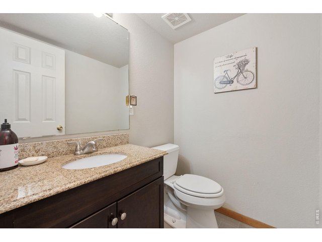 Property Photo 7 Convenient main-floor half bath
