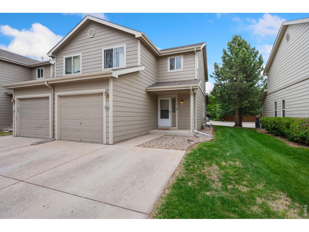 Welcome to 1637 Westbridge unit B4, an end-unit with two coveted driveway spaces!